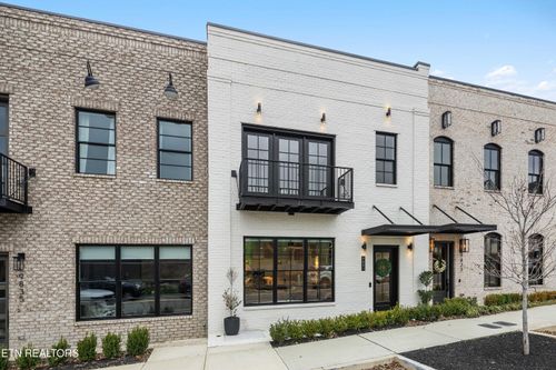 9831 Clingmans Dome Dr, Knoxville, TN, 37922-9443 | Card Image