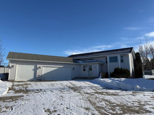 1904 Lakeside St, Minot, ND, 58703-0891 | Card Image