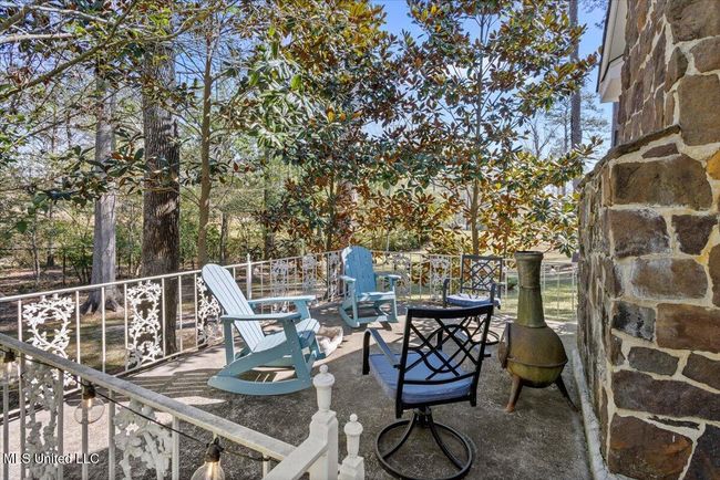 39-Side Patio | Image 39