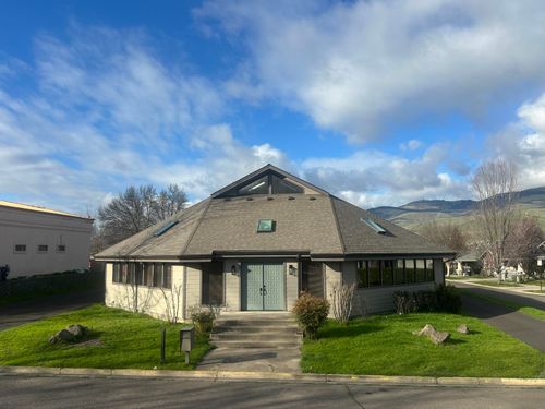 400 Williamson Way, Ashland, OR, 97520-1697 | Card Image