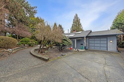 749 Carleton Dr, Port Moody, BC, V3H3K7 | Card Image