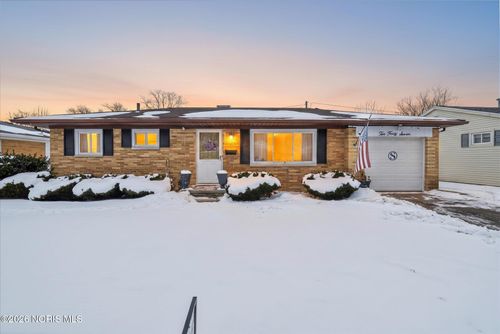 1047 Kirk St, Maumee, OH, 43537-3217 | Card Image