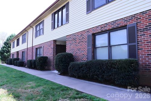 29-525 12th St Sw, Hickory, NC, 28602-2552 | Card Image
