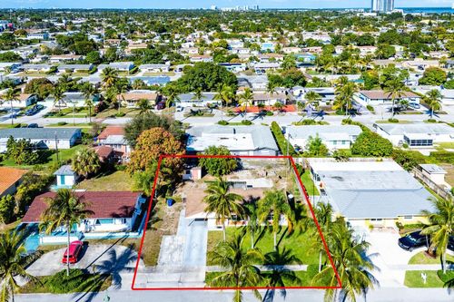 330 W 22nd Ct, Riviera Beach, FL, 33404-5518 | Card Image