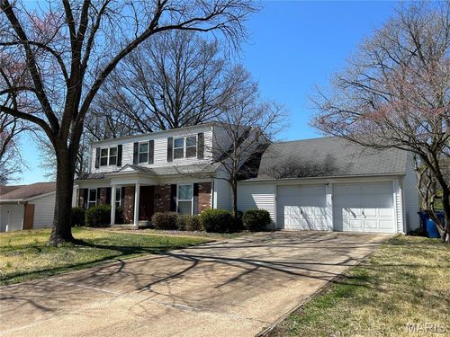 829 Lesparre Dr, Saint Louis, MO, 63141-6268 | Card Image