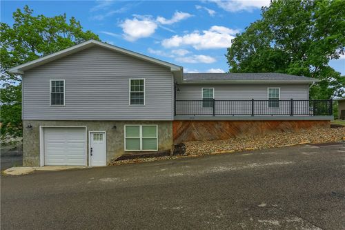 303 Garfield Ave, Mars, PA, 16046-3424 | Card Image