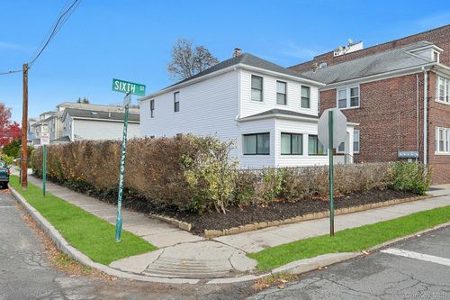 119 6th St, Pelham, NY, 10803-1324 | Card Image