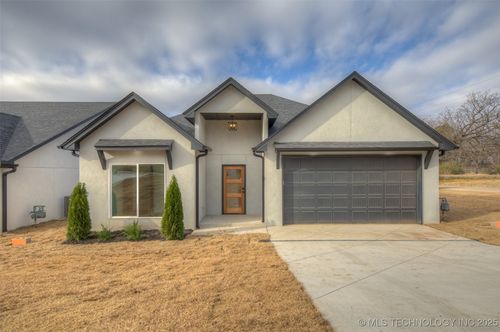 720 N 10th St, Sapulpa, OK, 74066-2842 | Card Image