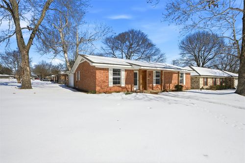 2611 Easy St, Denison, TX, 75020-7177 | Card Image