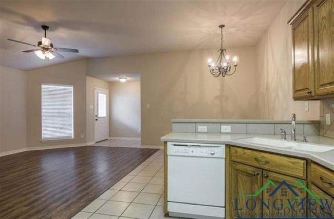 816 Toler Rd, Townhouse with 3 bedrooms, 2 bathrooms and null parking in Longview TX | Image 8
