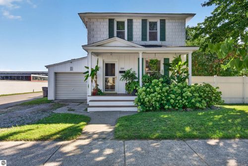 210 E 12th St, Traverse City, MI, 49684-3216 | Card Image