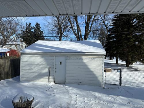 2002 Branch Rd, Flint, MI, 48506-2905 | Card Image