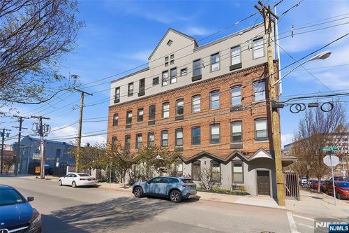 39-45 Bruen, Newark, NJ, 07105 | Card Image