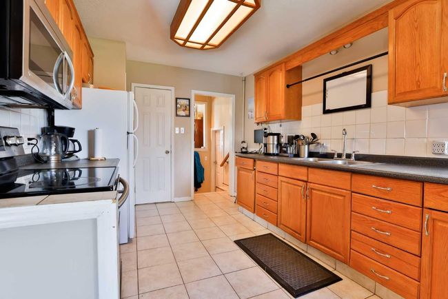 3.43 Acres, House other with 4 bedrooms, 3 bathrooms and null parking in Raymond AB | Image 21