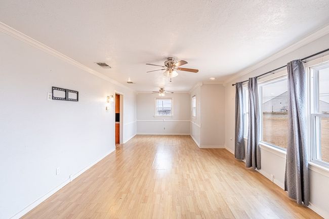 1204 Tinker St, House other with 3 bedrooms, 2 bathrooms and 2 parking in Seagraves TX | Image 5