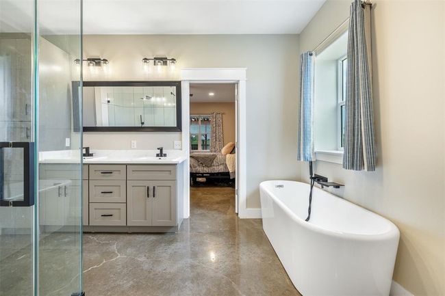 4330 Post Oak Point Rd, Home with 4 bedrooms, 4 bathrooms and 3 parking in New Ulm TX | Image 14