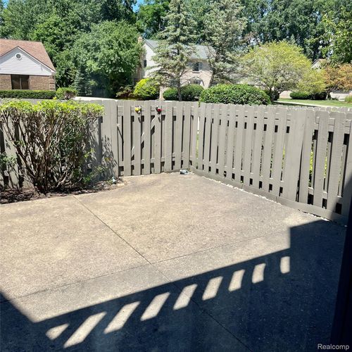 44736 Lynn Dr, Plymouth, MI, 48170-3811 | Card Image