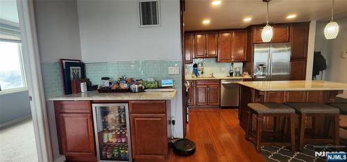 555 North Ave, Fort Lee, NJ, 07024-2404 | Card Image