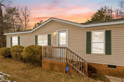 211 Forest Hollow Dr, Statesville, NC, 28677-7249 | Card Image