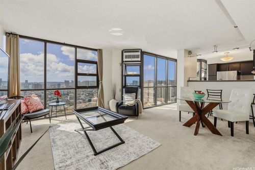 3205-930 Kaheka St, Honolulu, HI, 96814-2467 | Card Image