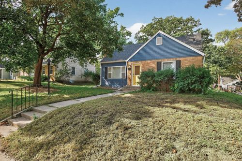 3425 Zenith Ave N, Robbinsdale, MN, 55422-2939 | Card Image