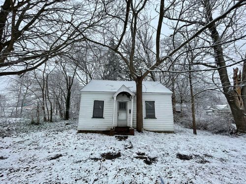 697 W Grand Avenue, Muskegon, MI, 49441 | Card Image