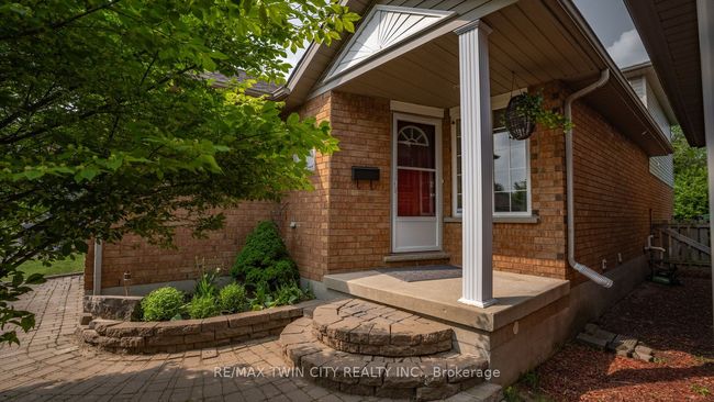 7 Fletcher Crt, House other with 5 bedrooms, 3 bathrooms and 3 parking in Guelph ON | Image 4