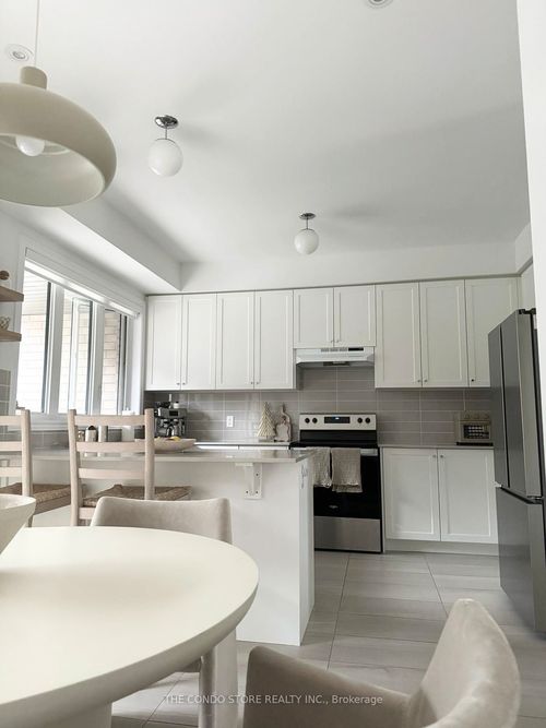 40 Dockside Way, Whitby, ON, L1N0M6 | Card Image