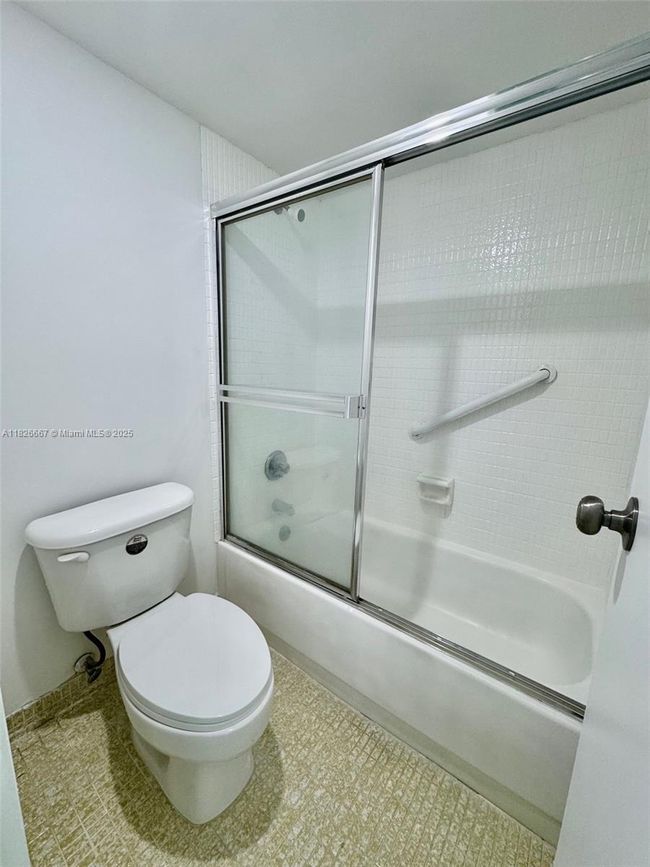 APT-1906 - 3675 N Country Club Dr, Condo with 2 bedrooms, 2 bathrooms and null parking in Aventura FL | Image 17