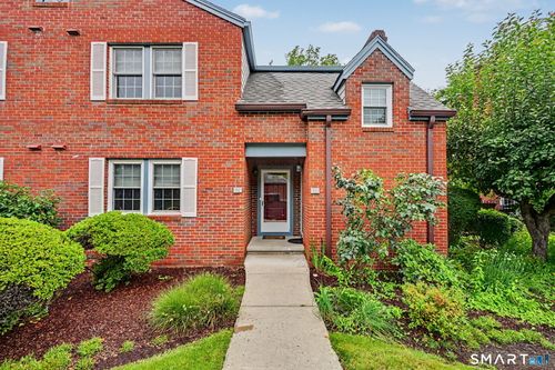 126-126 Roberton Xing, Fairfield, CT, 06825-1162 | Card Image