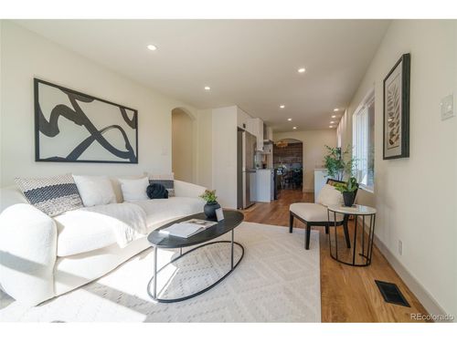 3055 Ivanhoe St, Denver, CO, 80207-2806 | Card Image