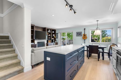 1121 St Andrews Ave, North Vancouver, BC, V7L0A6 | Card Image