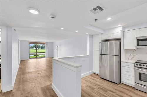 apt-109-3100 W Rolling Hills Cir, Davie, FL, 33328-1954 | Card Image