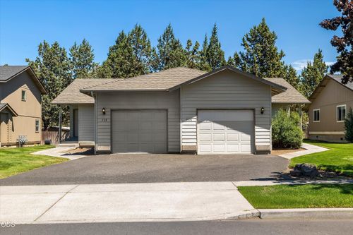 726 Ne Savannah Dr, Bend, OR, 97701-4879 | Card Image