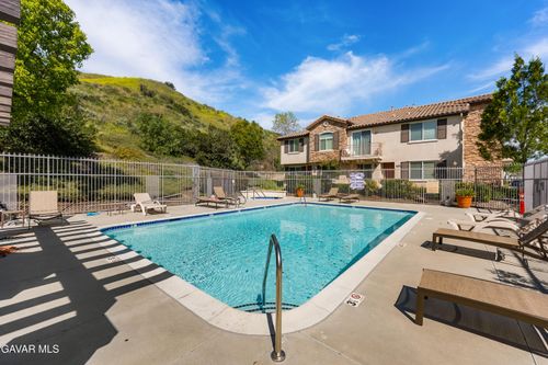 27968 Avalon Dr, Canyon Country, CA, 91351-2042 | Card Image