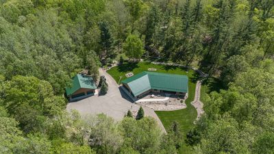 One level living on 33+ acres! | Image 1