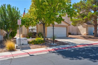 8933 Iron Hitch Avenue, House other with 4 bedrooms, 2 bathrooms and null parking in Las Vegas NV | Image 3