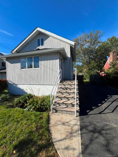 491 Oakland Ave, Cedarhurst, NY, 11516-1321 | Card Image