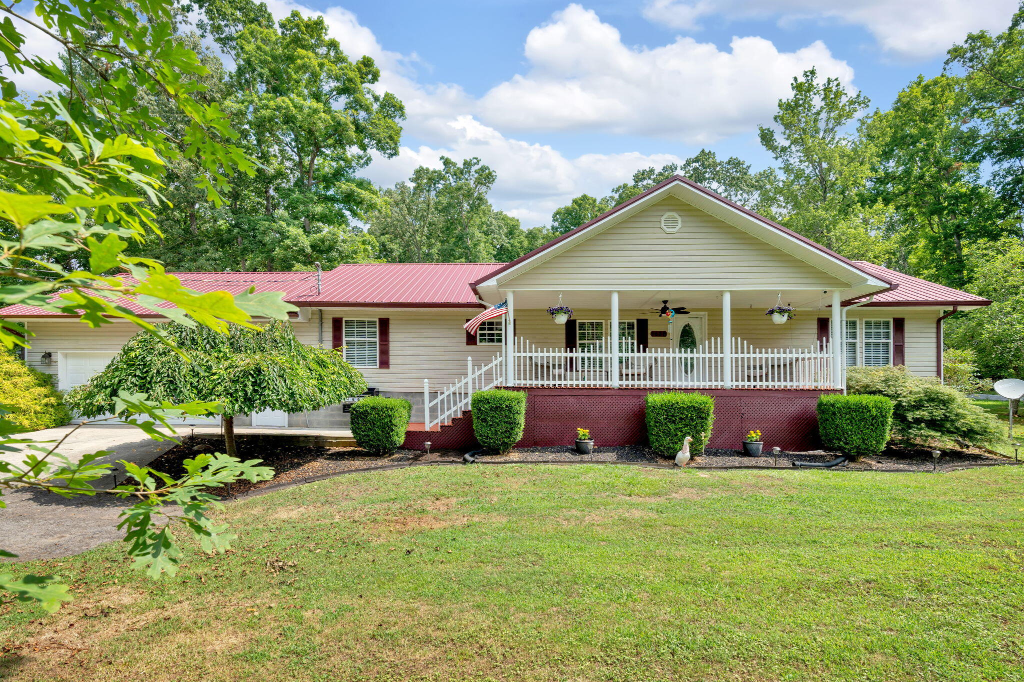 Muddy Creek Rd, Dandridge, TN 37725