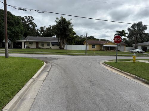 1015 Varona St, BELLEAIR, FL, 33756-1065 | Card Image