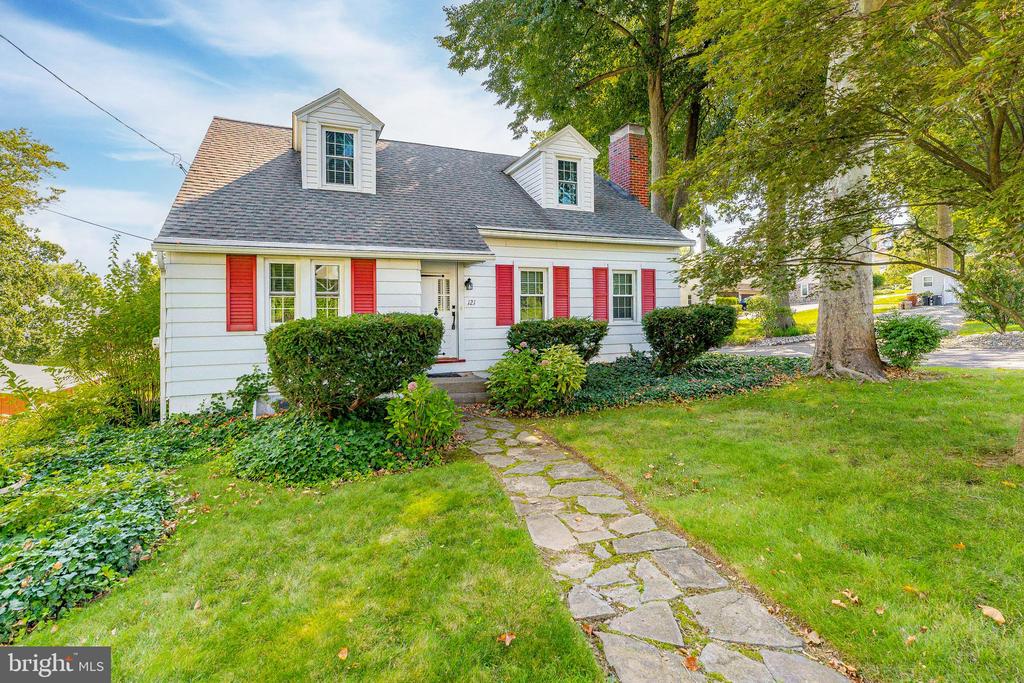 Cedar St, Spring City, PA 19475