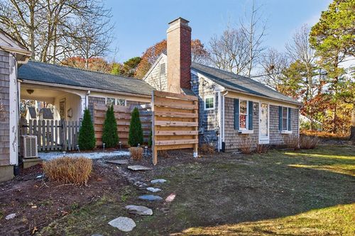 935-933 W Yarmouth Rd, Yarmouth Port, MA, 02675-1949 | Card Image