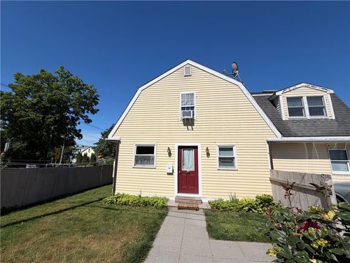 3 Mayberry Ct, Newport, RI, 02840-2517 | Card Image