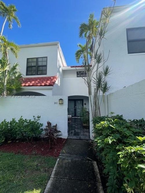 1-20900 Leeward Ct, Aventura, FL, 33180-3871 | Card Image