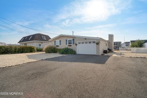 825 Leeward Dr, Forked River, NJ, 08731-3001 | Card Image