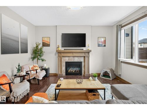 {{alt}} | Card Image