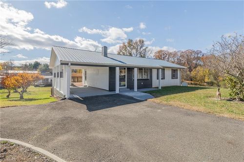 155 Calvary Dr, Mount Airy, NC, 27030-4292 | Card Image