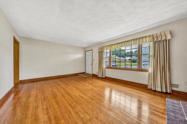 Living Room | Image 4