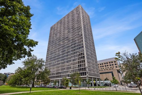 705-330 W Diversey Pkwy, Chicago, IL, 60657-6208 | Card Image