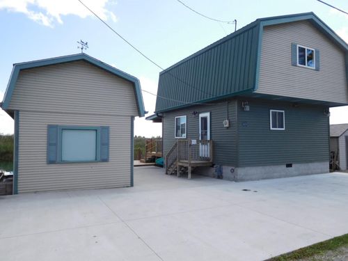 8235 Anchor Bay Dr, Clay, MI, 48001-3502 | Card Image